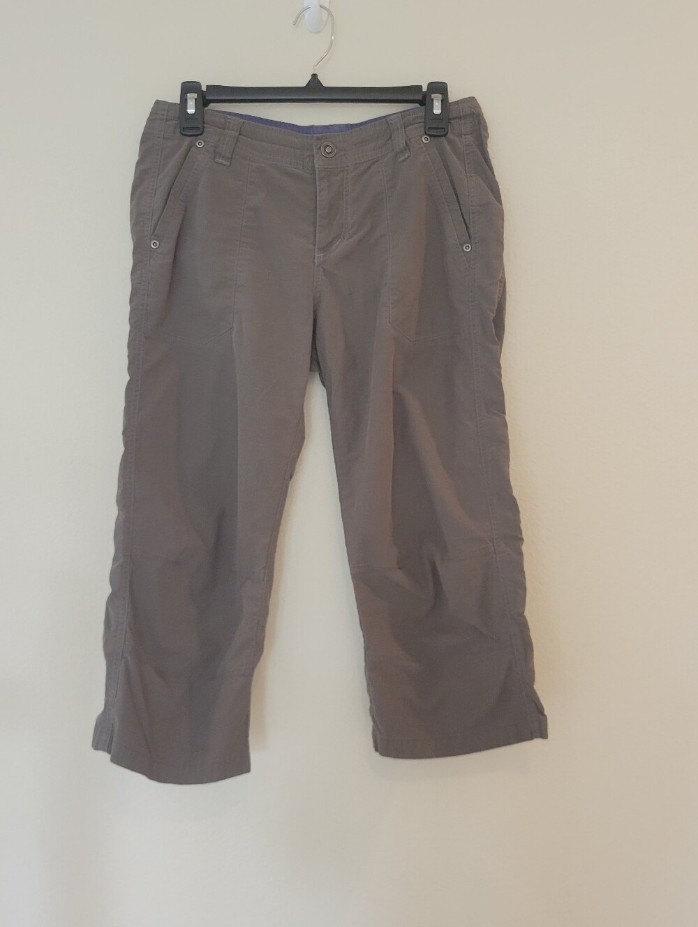 Kuhl Casual Cropped Mid Rise Pants Taupe With Embroidered Pocket Ladies Size 8.